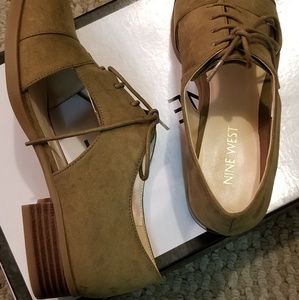 Women's NineWest Oxford US 5 Camel Suede